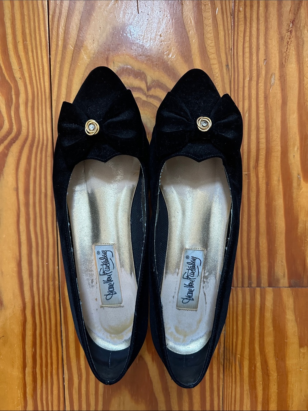 DVF Classic Black Bow Point Toe Velvet Flats 9